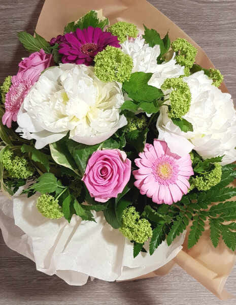 Bouquet fiori bianchi e rosa