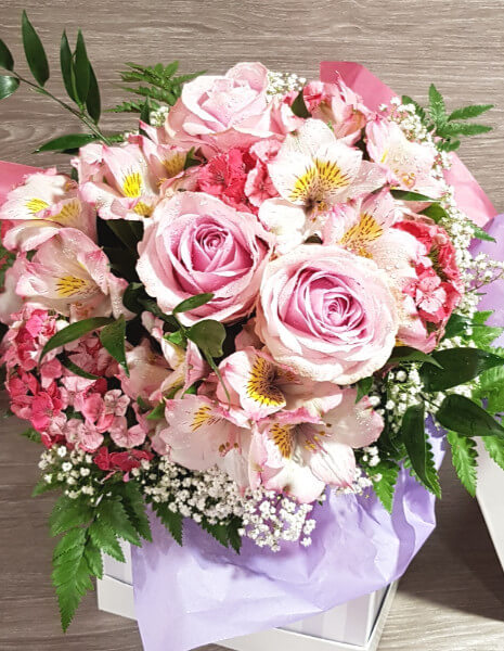 Bouquet fiori sui toni del rosa